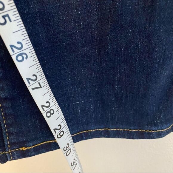 Levi's woman’s Classic Straight Jean hi rise dark wash NWOT size 12 -31x30 - Picture 9 of 12